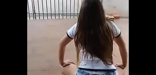  Rebeca Oliveira putinha dançando funk e rebolando pra caralho